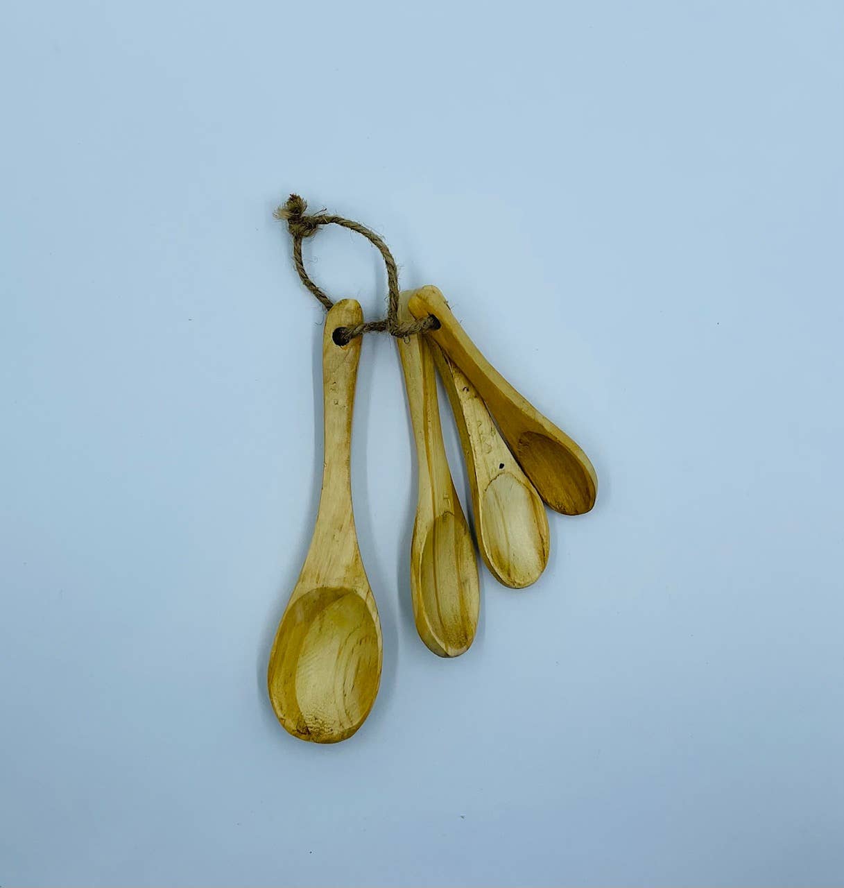 Hearts - Set Of 2 Pot holders & Acacia wooden measuring spoon set
