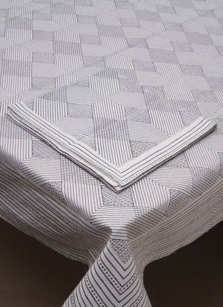 Tablecloth 60X60 Aztec Grid Black White